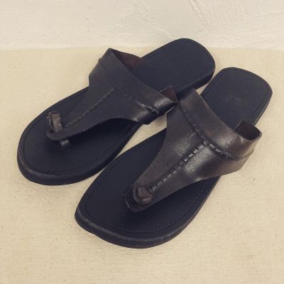 leather-thongs-sandals