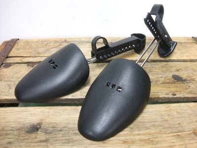プラスチック製の良いシューキーパー【R&D】シューズフォーマ―　メンズ　
